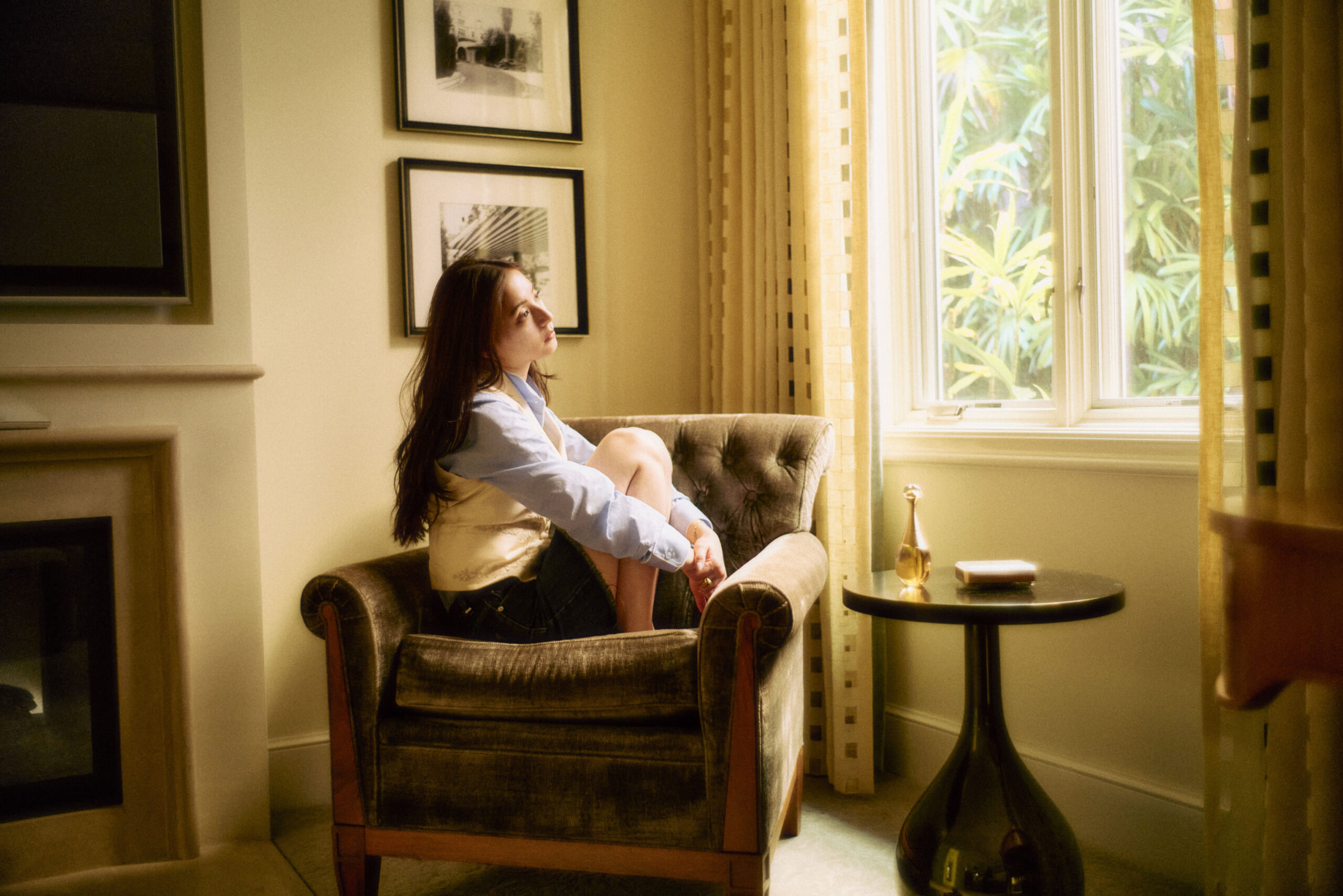 新木優子、ジャドールの香りとLAの陽光のなかで。