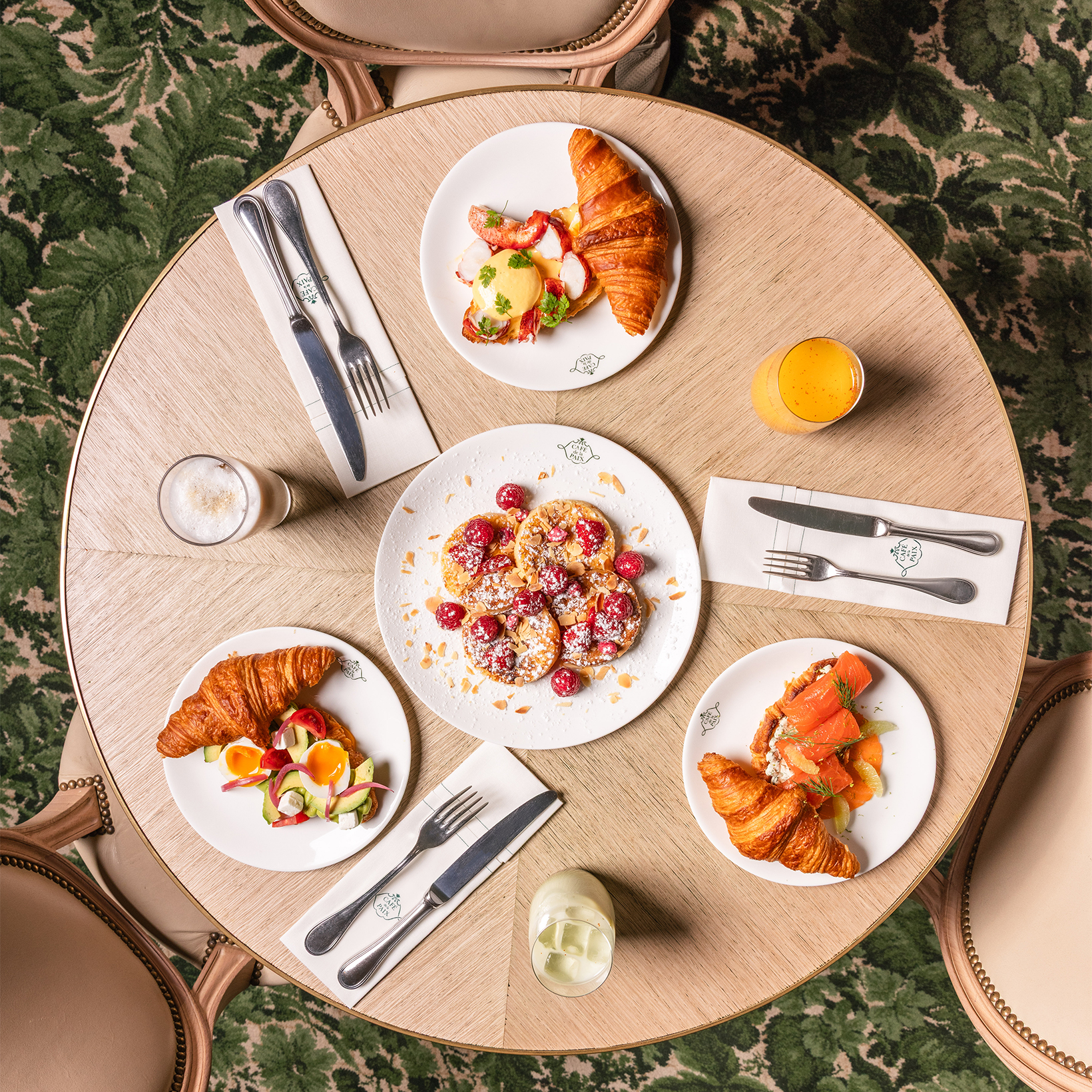 パリの朝食の新定番に。オペラ座のお隣「カフェ・ドゥ・ラ・ペ」でスマッシュ・クロワッサンを！