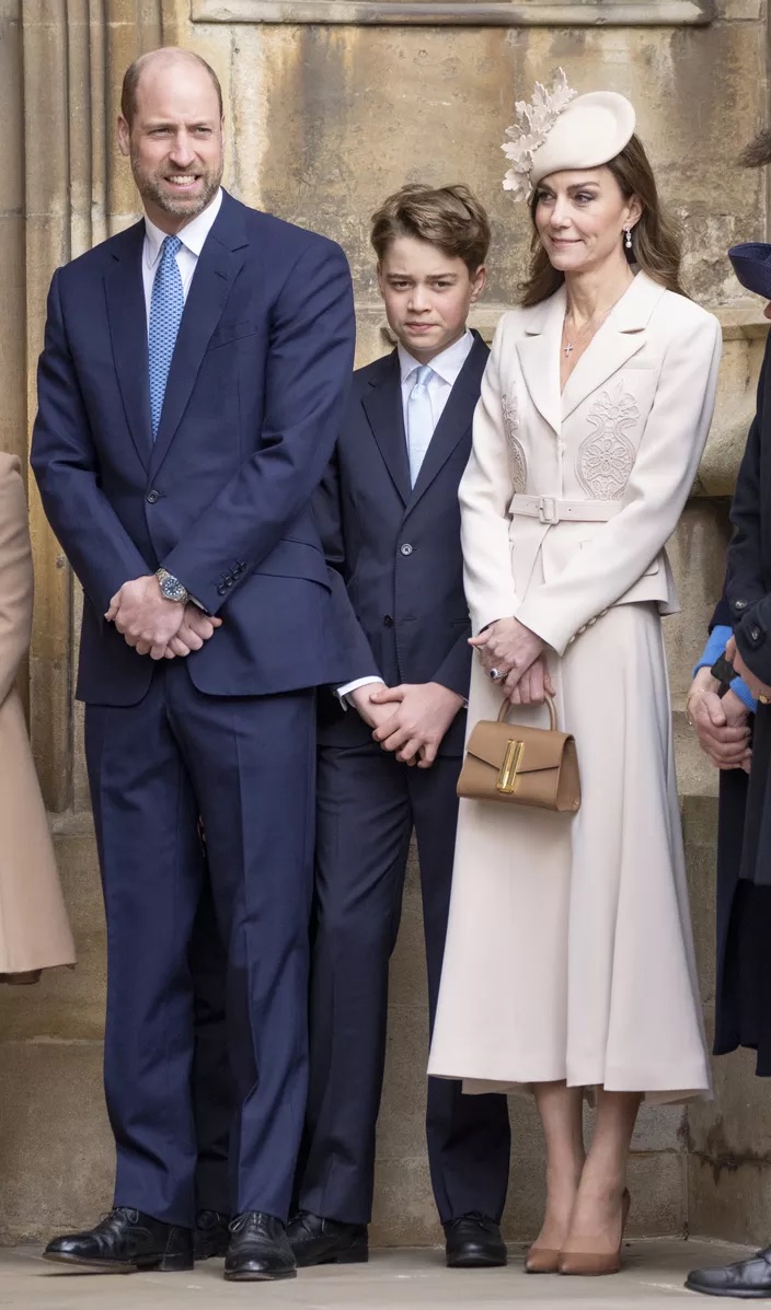 キャサリン皇太子妃、ウィリアム皇太子、ジョージ王子、セント・ジョージ礼拝堂の前で。（ウィンザー、2026年4月5日）（ウィンザー、2026年4月5日）photography: Mark Cuthbert / UK Press via Getty Images