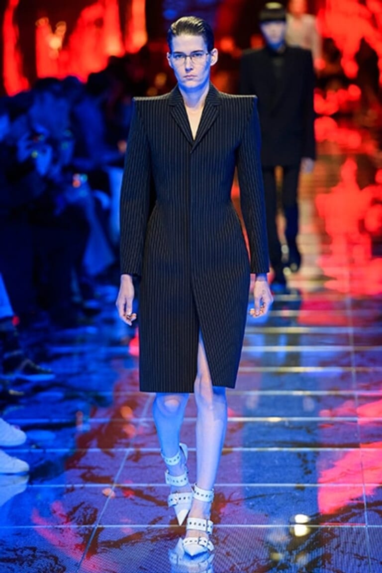 バレンシアガ –  2019年 春夏コレクション