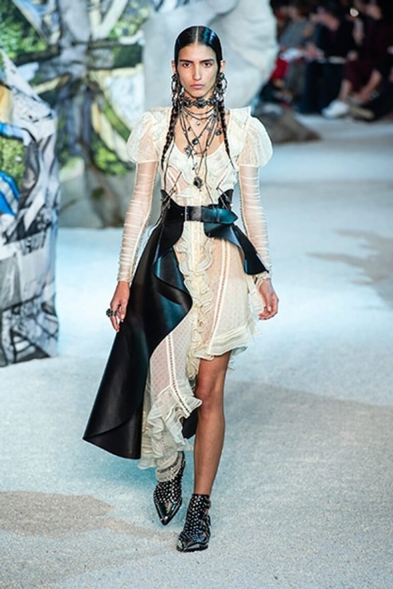 アレキサンダー・マックイーン –  2019年 春夏コレクション