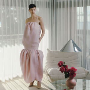 現代を生きる私たちの心に響く、バレンシアガ流クチュール。